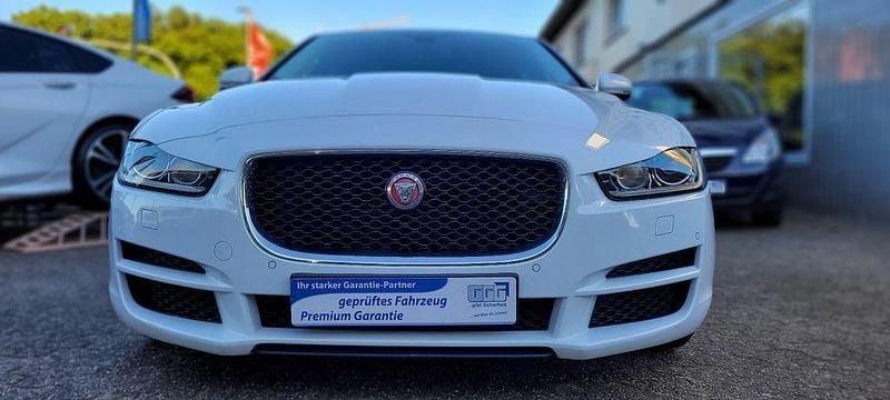 Gebraucht Jaguar XE 179 PS (131 kW) 2016 Weiß Limousine
