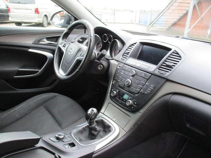 Gebraucht Opel Insignia Innovation 160 PS (117 kW) 2011 Schwarz Kombi