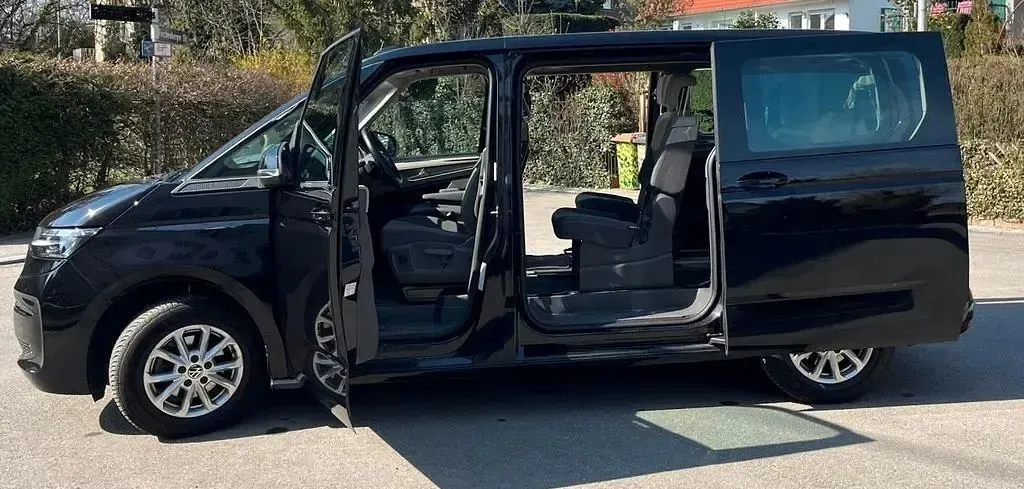 Gebraucht VW Multivan Life 150 PS (110 kW) 2023 Schwarz Van / Kleinbus