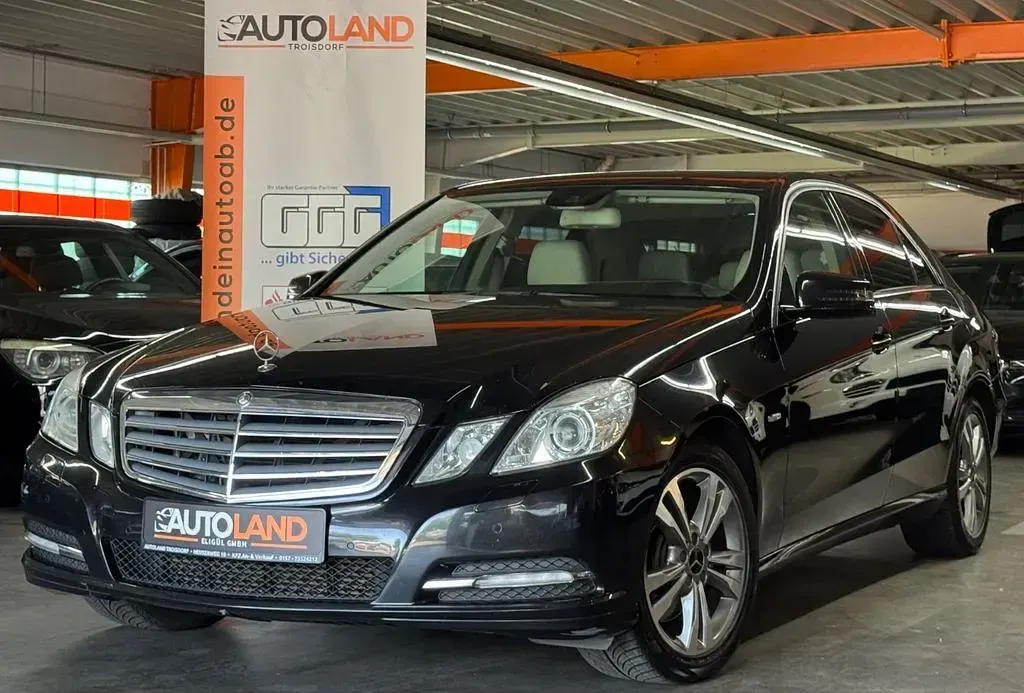 Gebraucht Mercedes E250 204 PS (150 kW) 2011 Schwarz Limousine