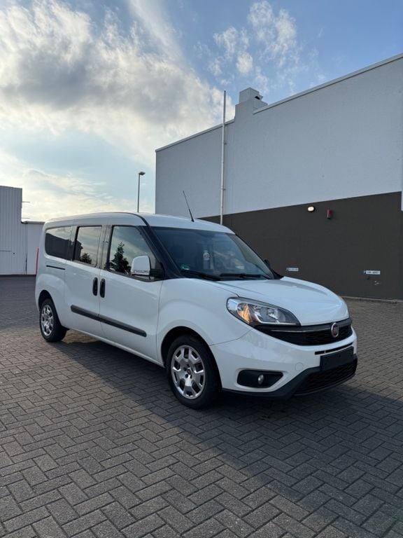 Weiß Gebraucht 2016 Fiat Doblò Lounge Van / Kleinbus | 5.500 € (Fairer Preis) - Bild 1/4