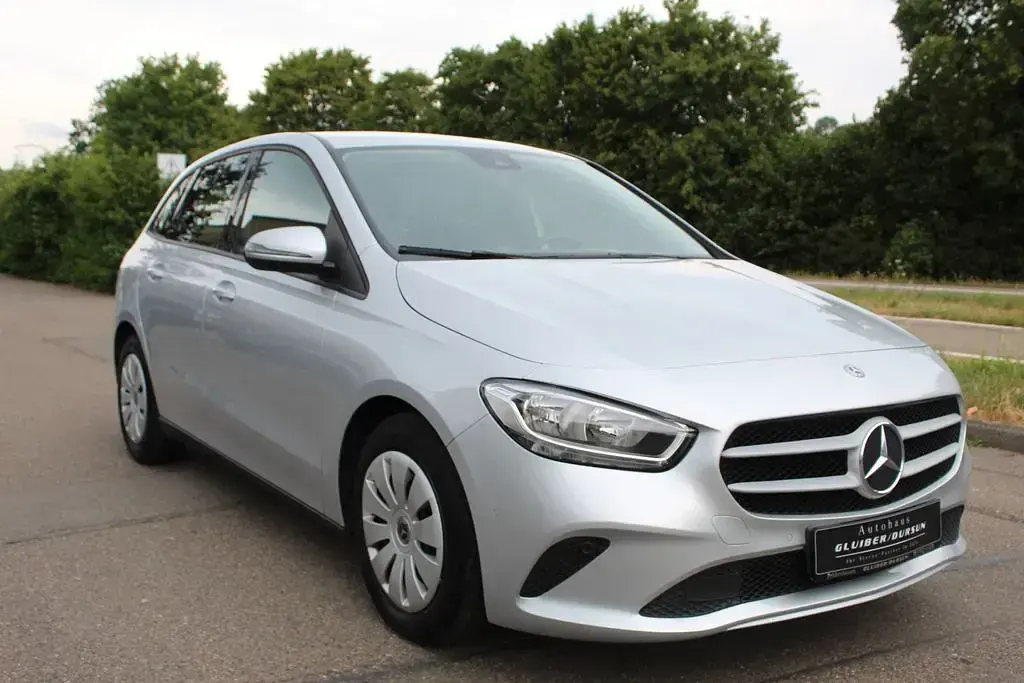 Gebraucht Mercedes B200 150 PS (110 kW) 2020 Iridiumsilber  metalliclack Kleinwagen