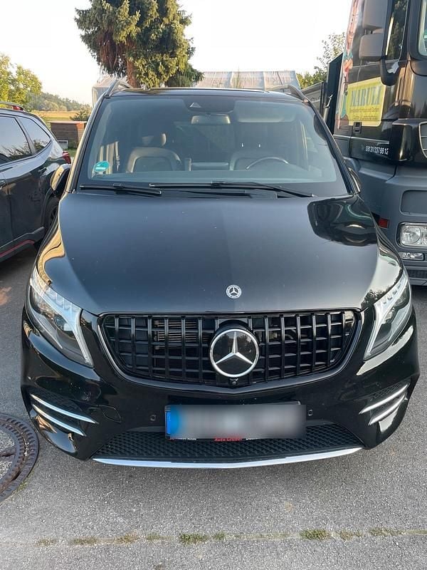 Schwarz Gebraucht 2019 Mercedes V250 Avantgarde Van / Kleinbus | 46.000 € - Bild 1/4