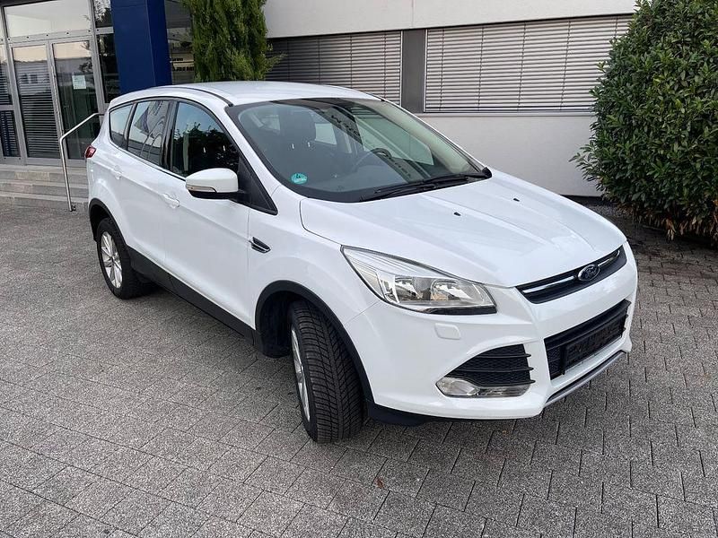 Weiß Gebraucht 2015 Ford Kuga SYNC Edition SUV | 7.100 € (Fairer Preis) - Bild 1/4