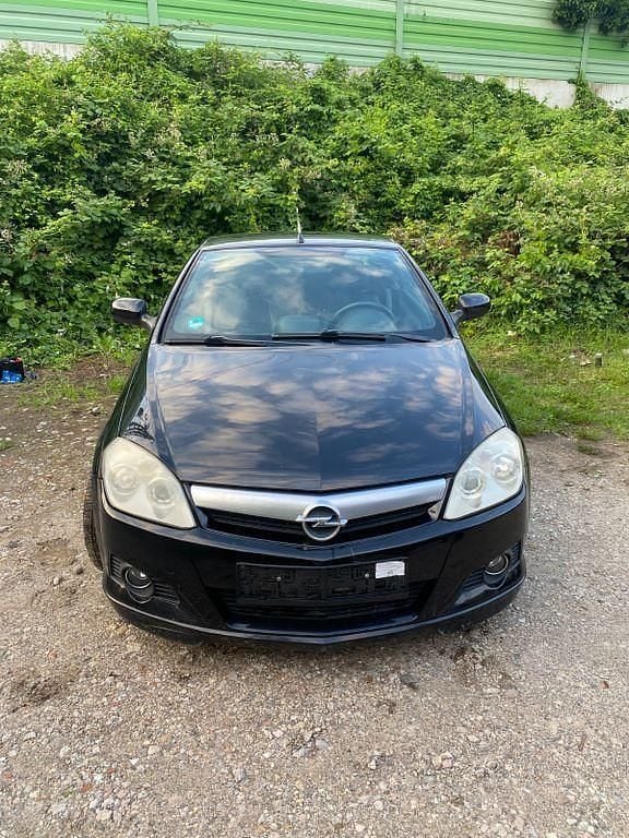 Schwarz Gebraucht 2006 Opel Tigra Sport Cabrio | 2.450 € (Fairer Preis) - Bild 1/4