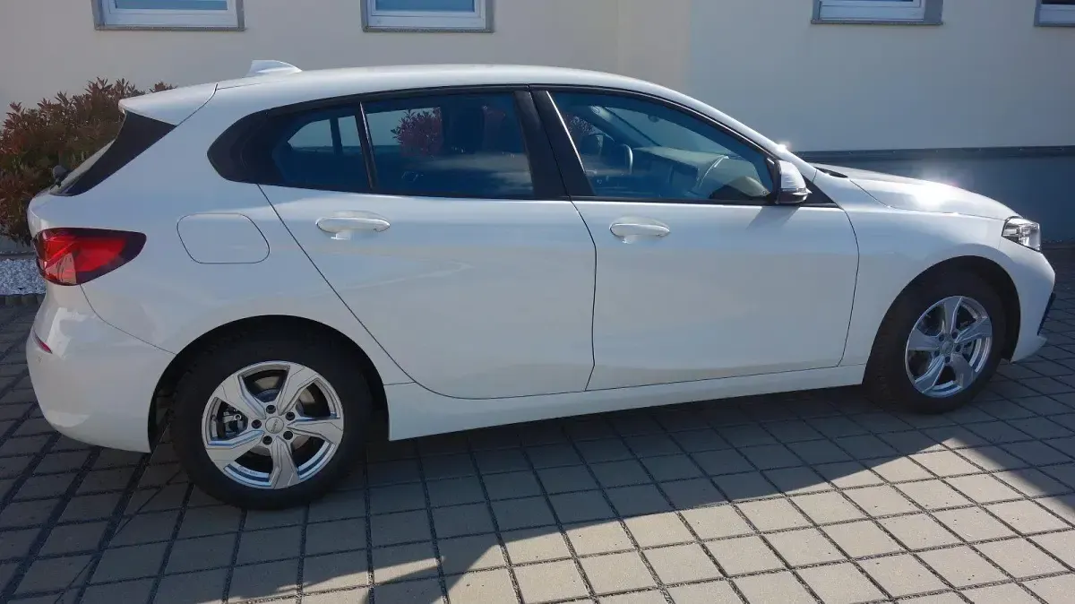 Gebraucht BMW 118 Advantage 136 PS (100 kW) 2024 Weiß Kleinwagen