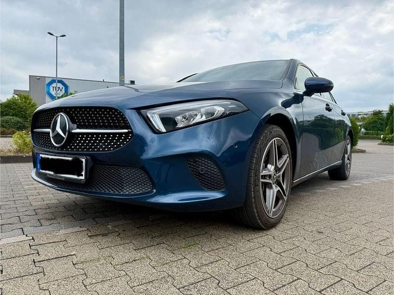 Gebraucht Mercedes A250 218 PS (160 kW) 2022 Blau Limousine