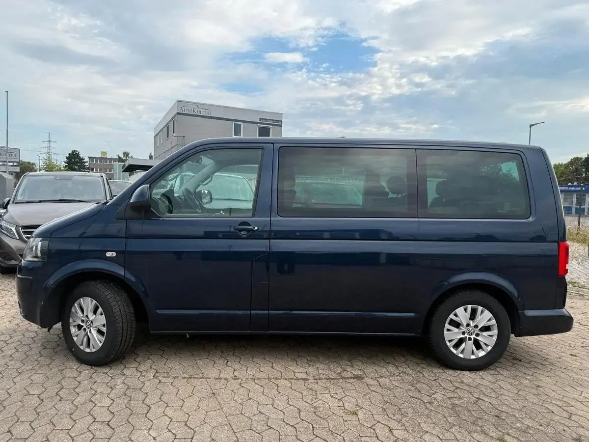 Gebraucht VW Multivan Startline 140 PS (102 kW) 2014 Blau Van / Kleinbus