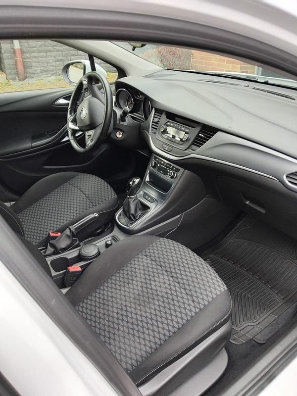 Gebraucht Opel Astra 105 PS (77 kW) 2015 Weiß Limousine