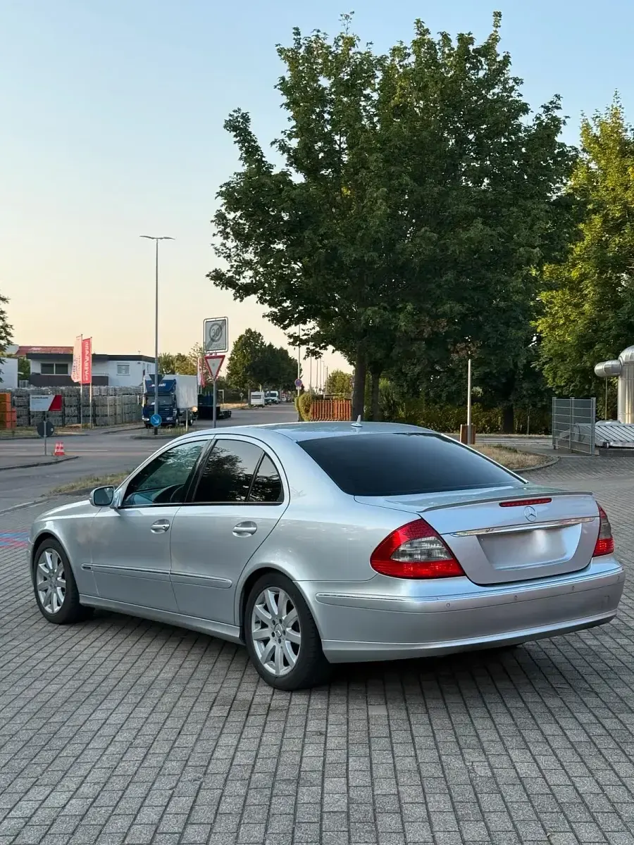 Gebraucht Mercedes E320 Avantgarde 224 PS (164 kW) 2007 Silber Limousine