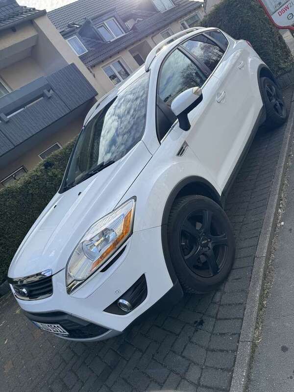 Weiß Gebraucht 2012 Ford Kuga Champions Edition SUV | 10.500 € (Teuer) - Bild 1/4