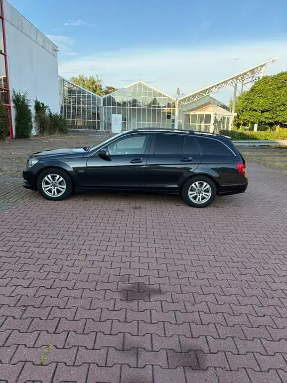 Gebraucht Mercedes C250 204 PS (150 kW) 2011 Schwarz Limousine