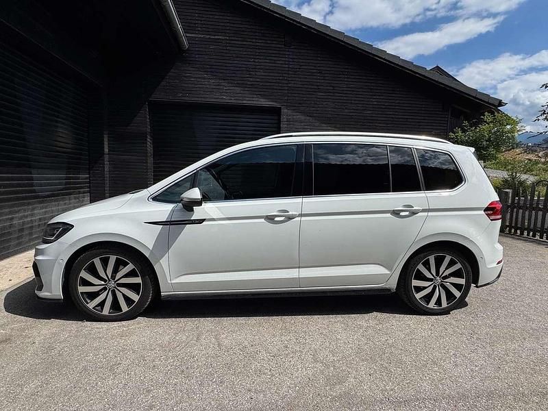 Weiß Gebraucht 2017 VW Touran Highline Van / Kleinbus | 18.999 € (Etwas zu teuer) - Bild 1/4