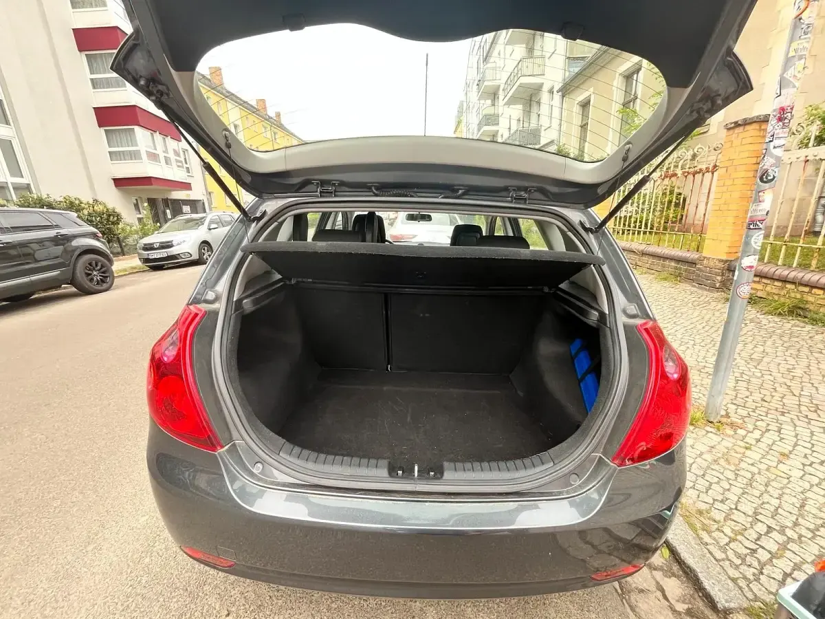 Gebraucht Kia Ceed 109 PS (80 kW) 2009 Grau Kleinwagen