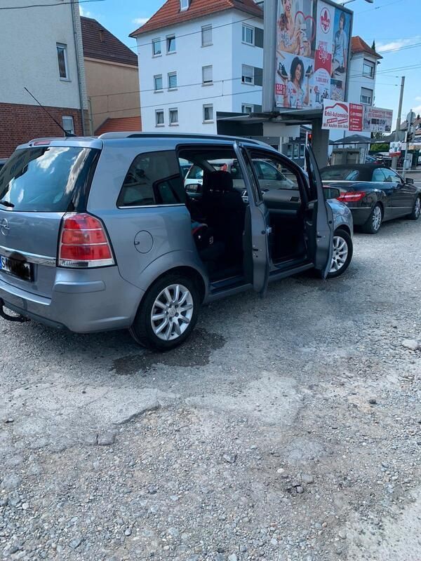 Grau Gebraucht 2006 Opel Zafira Sport Van / Kleinbus | 6.000 € - Bild 1/4