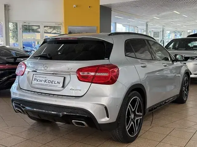 Gebraucht Mercedes GLA220 AMG line 170 PS (125 kW) 2014 Polarsilber  metalliclack SUV
