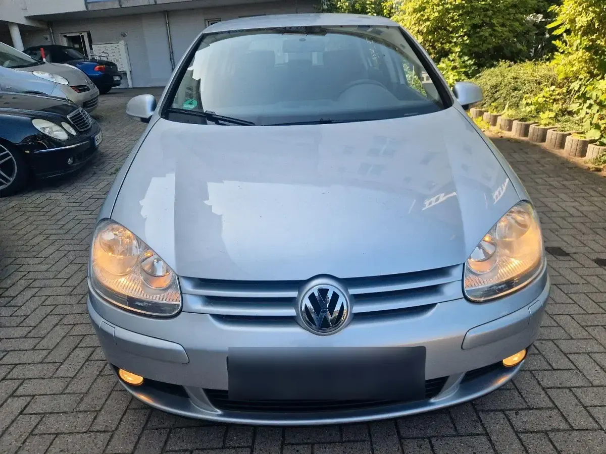Gebraucht VW Golf V 102 PS (75 kW) 2007 Silber Limousine