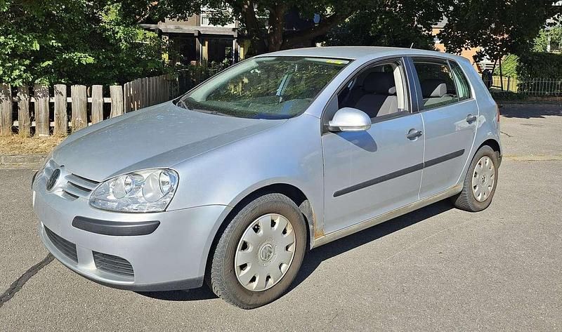 Silber Gebraucht 2005 VW Golf V Trendline Limousine | 2.400 € (Superpreis) - Bild 1/4