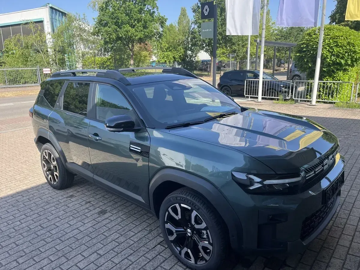 Neu Dacia Bigster Journey 156 PS (114 kW) 2026 Zieder grün/dach schwarz SUV