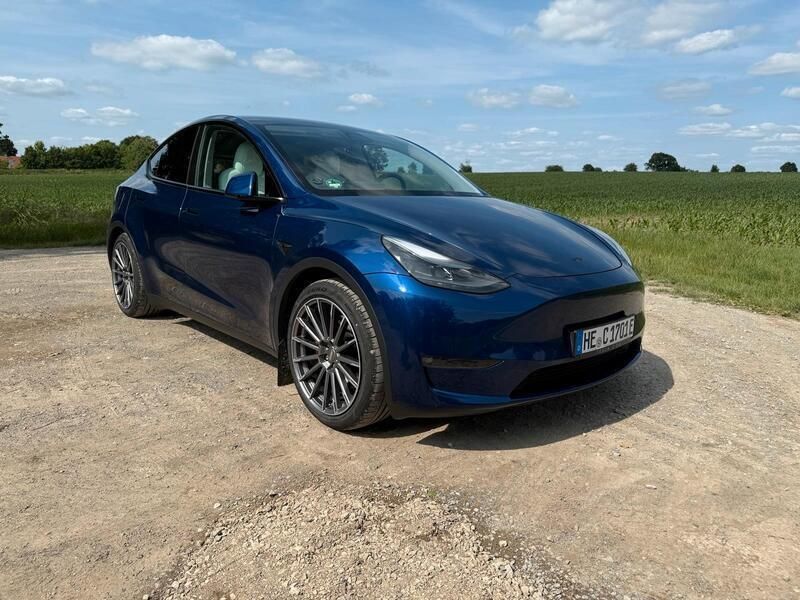 Blau Gebraucht 2023 Tesla Model Y Performance SUV | 37.999 € (Guter Preis) - Bild 1/4