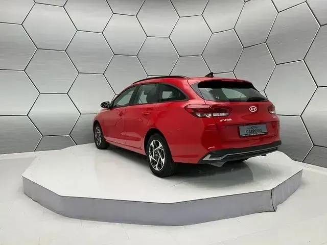 Gebraucht Hyundai i30 GO! 101 PS (74 kW) 2024 Rot Kombi