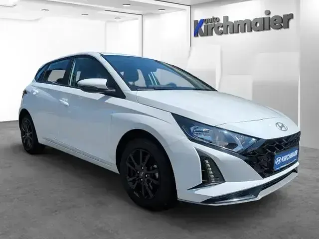 Gebraucht Hyundai i20 Trend 101 PS (74 kW) 2024 Weiß Kleinwagen