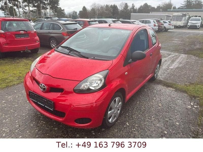 Gebraucht Toyota Aygo Basis 68 PS (50 kW) 2011 Rot Kleinwagen