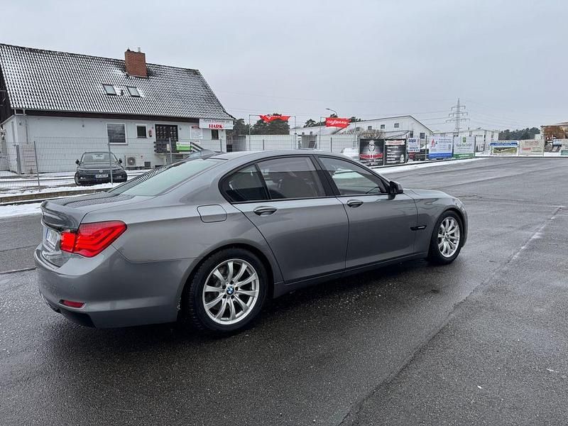 Gebraucht BMW 730L Performance 245 PS (180 kW) 2010 Grau Limousine