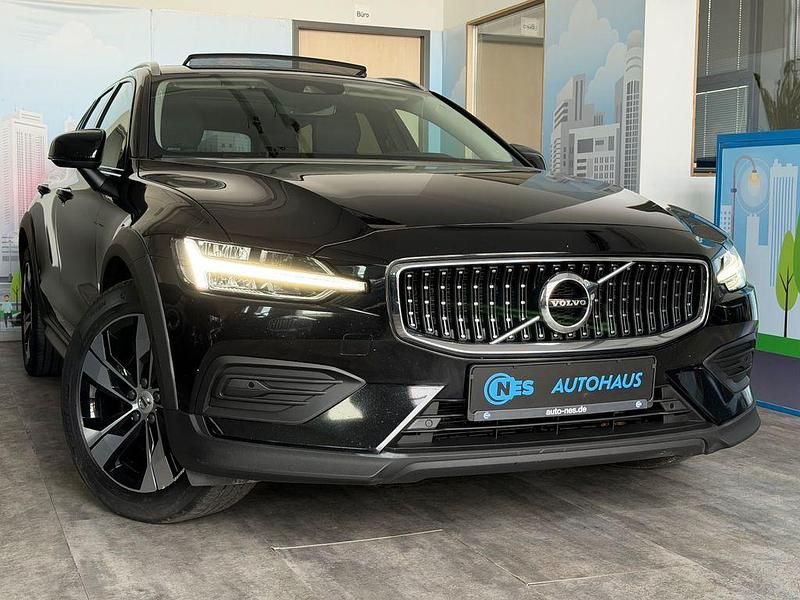 Gebraucht Volvo V60 CC 197 PS (144 kW) 2021 Schwarz Kombi