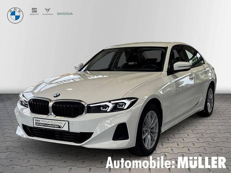 Weiss Gebraucht 2024 BMW 318 Sport Line Limousine | 33.790 € (Fairer Preis) - Bild 1/4