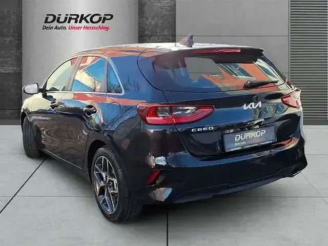 Neu Kia Ceed Spirit 140 PS (102 kW) 2025 (1k) zilinaschwarz met. Kleinwagen