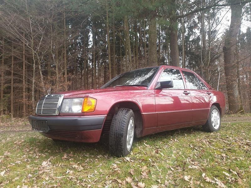 Gebraucht Mercedes 190 109 PS (80 kW) 1992 Rot Limousine