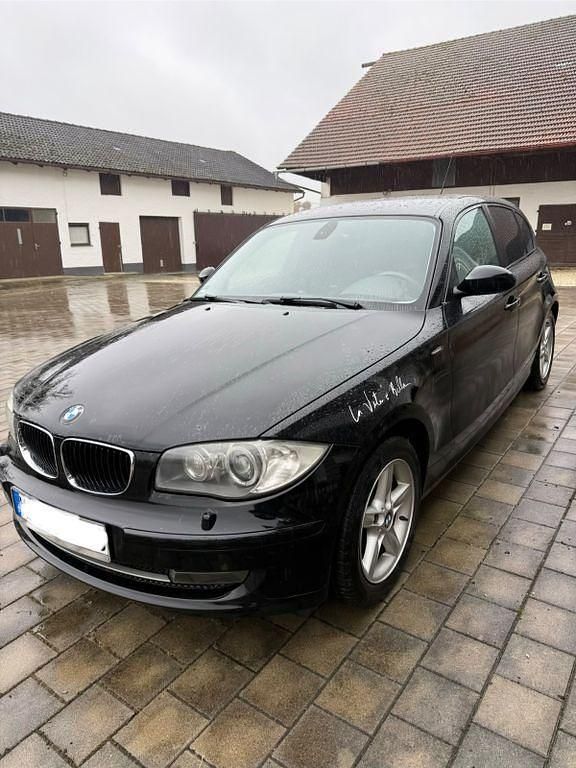 Gebraucht BMW 116 122 PS (89 kW) 2007 Schwarz Kleinwagen