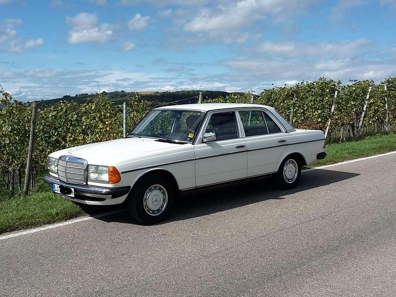 Gebraucht Mercedes E230 136 PS (100 kW) 1983 Limousine