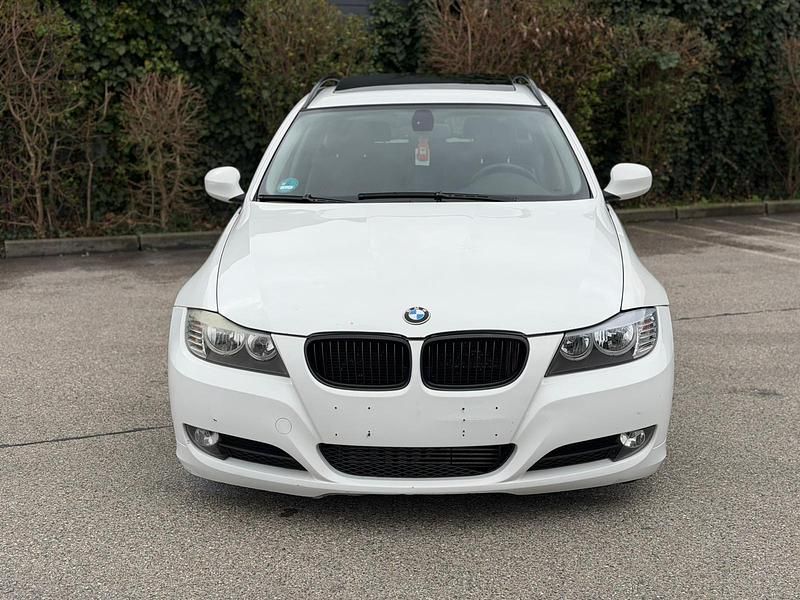 Gebraucht BMW 320 177 PS (130 kW) 2009 Weiß Kombi