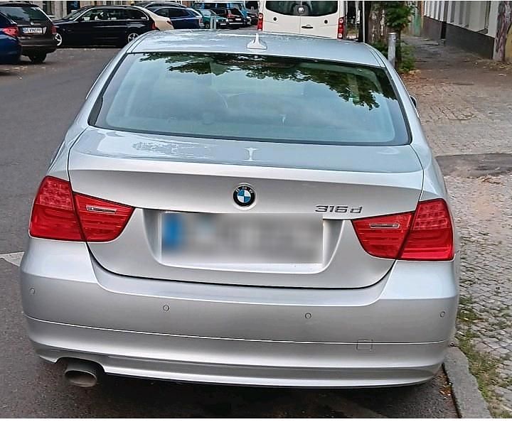 Gebraucht BMW 316 116 PS (85 kW) 2012 Silber Limousine