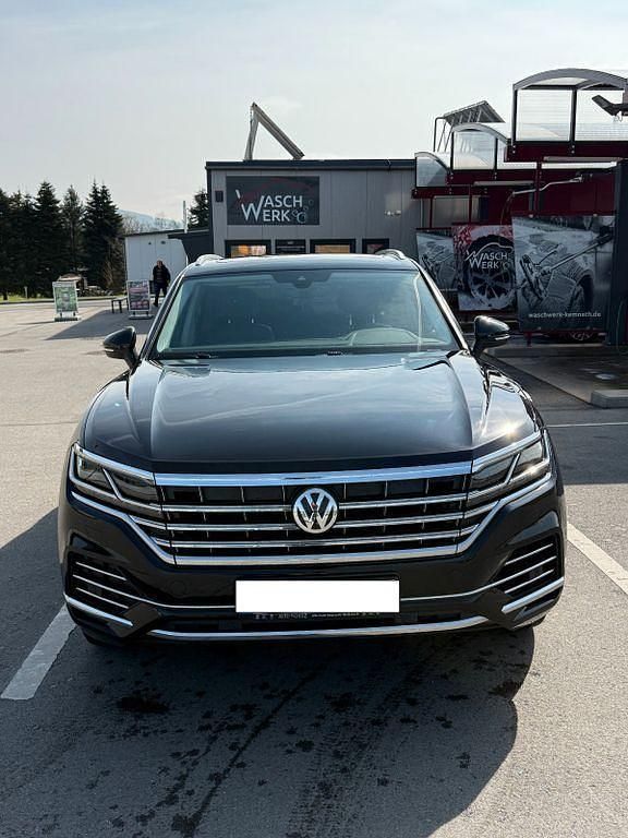 Schwarz Gebraucht 2018 VW Touareg Elegance SUV | 37.200 € (Superpreis) - Bild 1/4