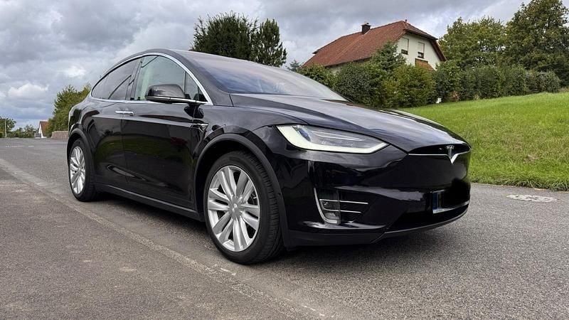 Schwarz Gebraucht 2017 Tesla Model X SUV | 39.428 € - Bild 1/4