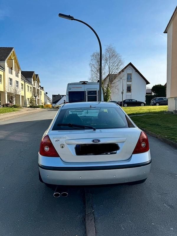 Gebraucht Ford Mondeo Ghia 145 PS (106 kW) 2001 Silber Limousine