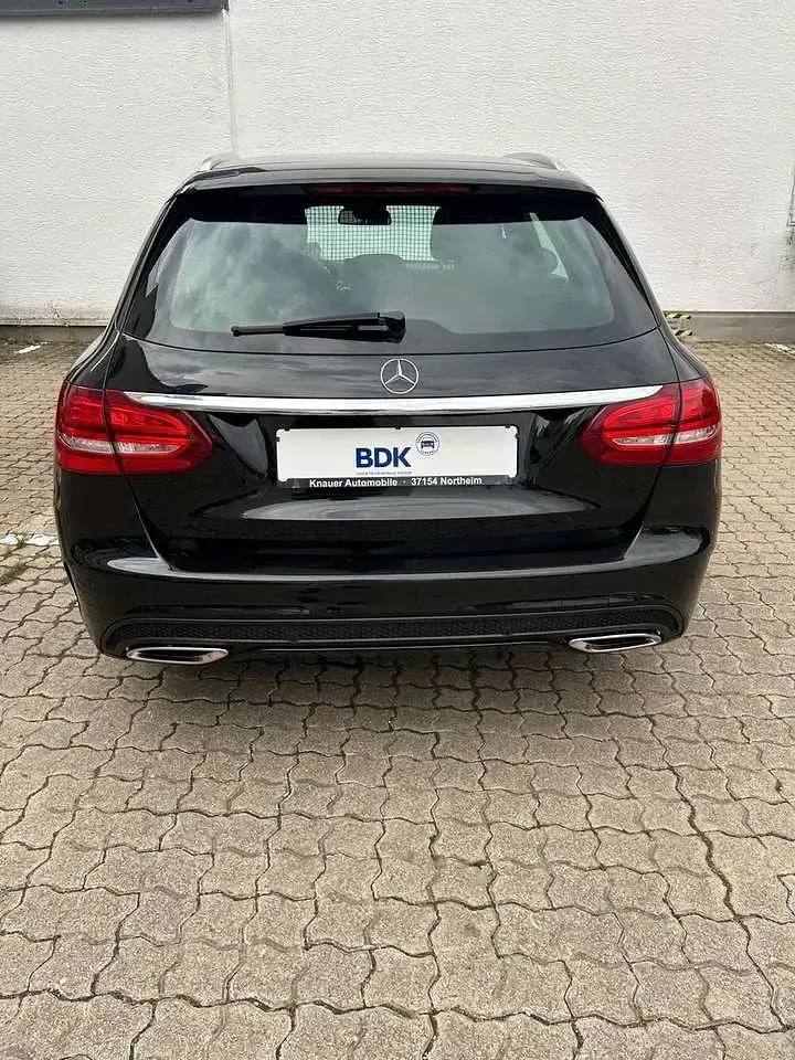 Gebraucht Mercedes C180 AMG 156 PS (114 kW) 2018 Schwarz Kombi