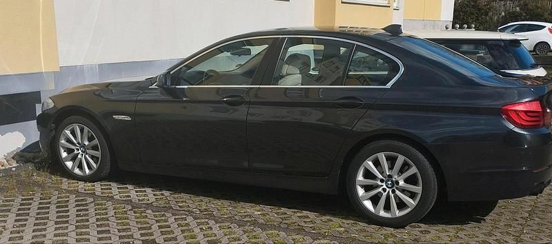 Gebraucht BMW 523 Basis 204 PS (150 kW) 2010 Grau Limousine