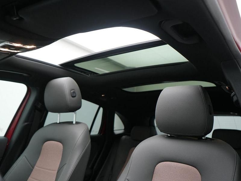 Gebraucht Mercedes EQA250 Electric Art 139 kW (190 PS) 2022 Rot SUV