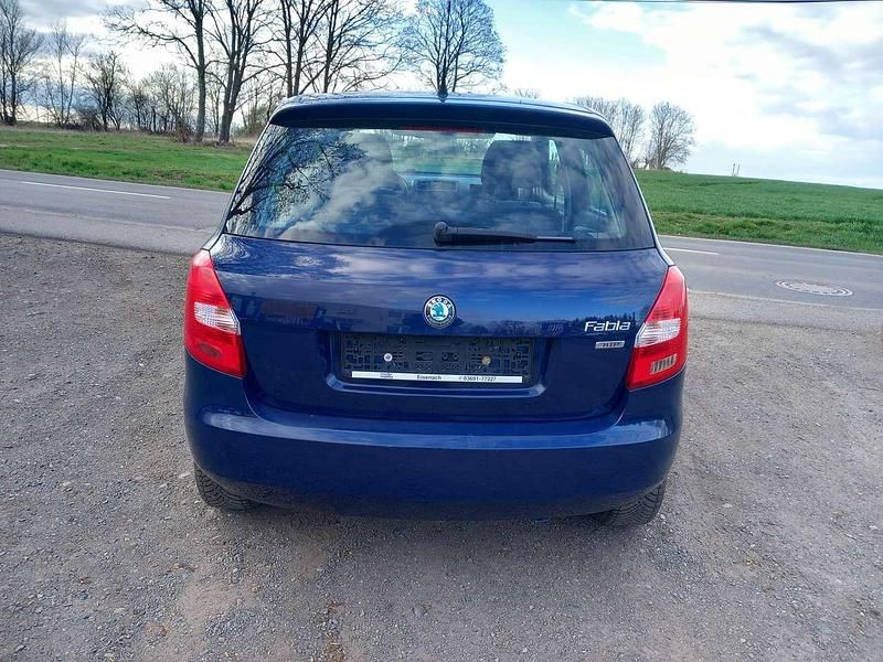 Gebraucht Skoda Fabia 60 PS (44 kW) 2011 Blau Kleinwagen