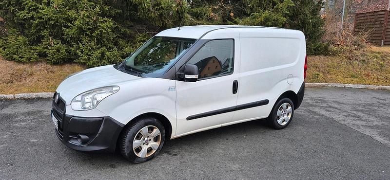 Weiß Gebraucht 2012 Fiat Doblò Van / Kleinbus | 1.400 € (Superpreis) - Bild 1/4
