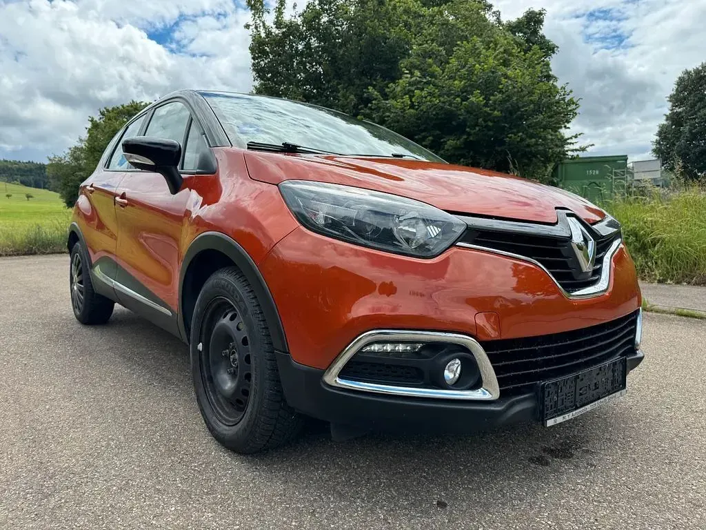 Gebraucht Renault Captur Dynamique 90 PS (66 kW) 2015 Orange SUV