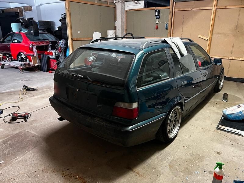 Gebraucht BMW 323 170 PS (125 kW) 1997 Grün Kombi