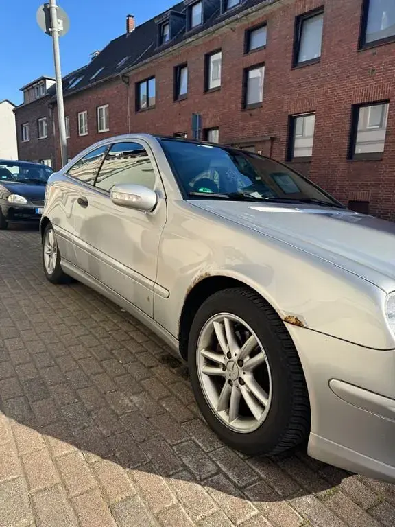 Gebraucht Mercedes C200 163 PS (119 kW) 2004 Silber Coupé