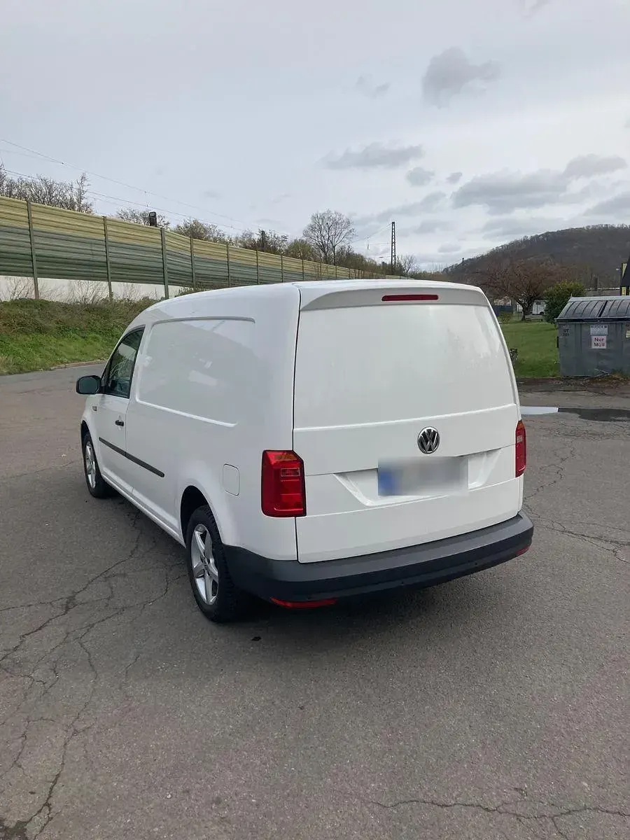 Używany VW Caddy Maxi 102 KM (75 kW) 2020 Biały Minivan