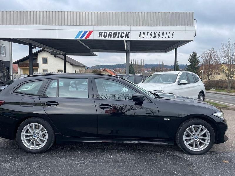 Gebraucht BMW 320e Sport Line 204 PS (150 kW) 2022 Schwarz Kombi
