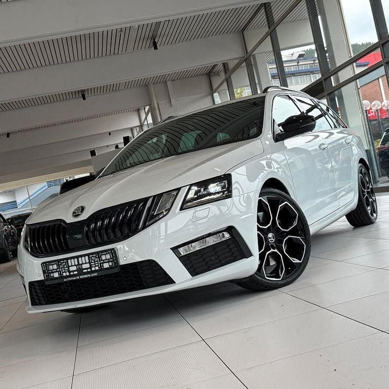 Weiß Gebraucht 2020 Skoda Octavia RS Kombi | 23.991 € (Superpreis) - Bild 1/4
